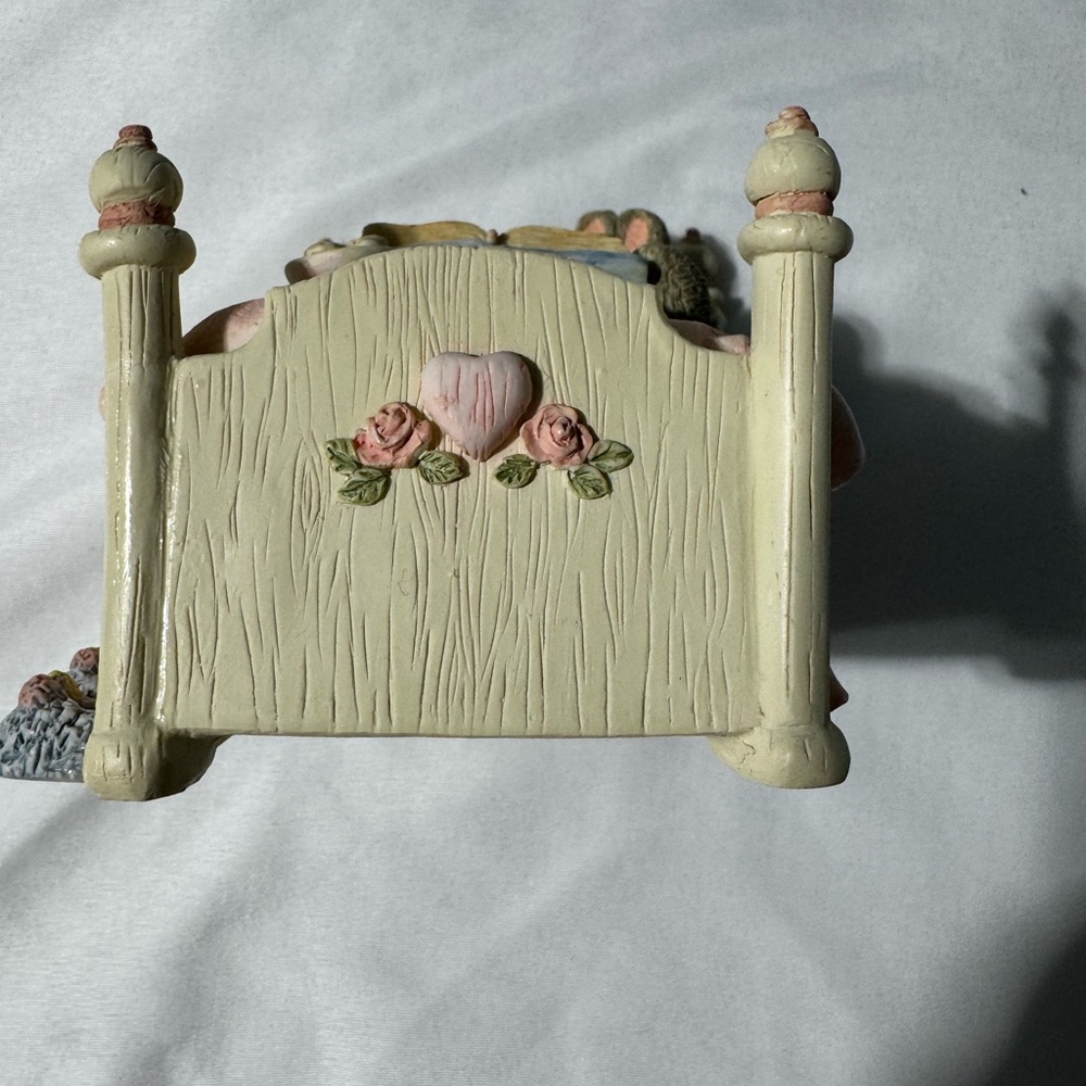 FIGI Snuggle Buddies “Tucked In Bed” Figurine Music Box – 1990s - Picture 4 of 11